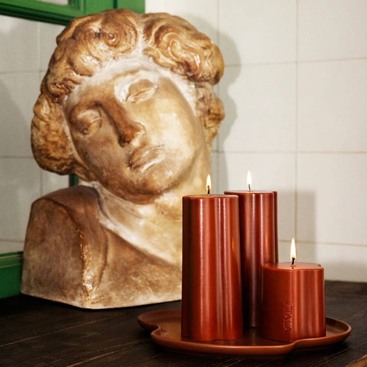 Alusta 25cm tuli|IITTALA Hot